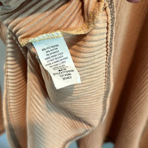 Ces Femme Small Wavy Ribbed Knit Contrast Stitched Top NWOT - Picture 7 of 7